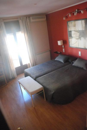 Гостиница Hostal Delgado  Бенабарре